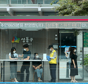 Smart, Safe, and Climate-Controlled: A Seoul Bus Shelter Redefines Urban Infrastructure